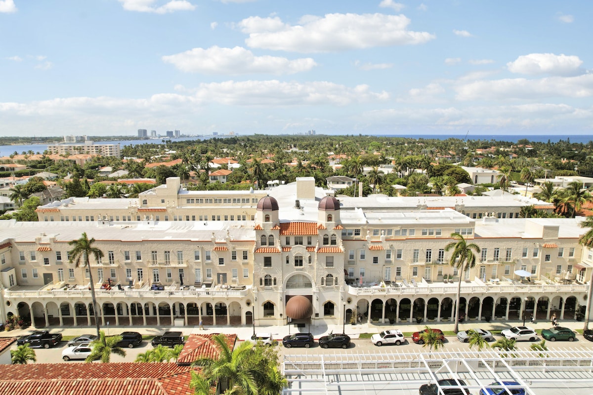 Palm Beach walkable area aerial view