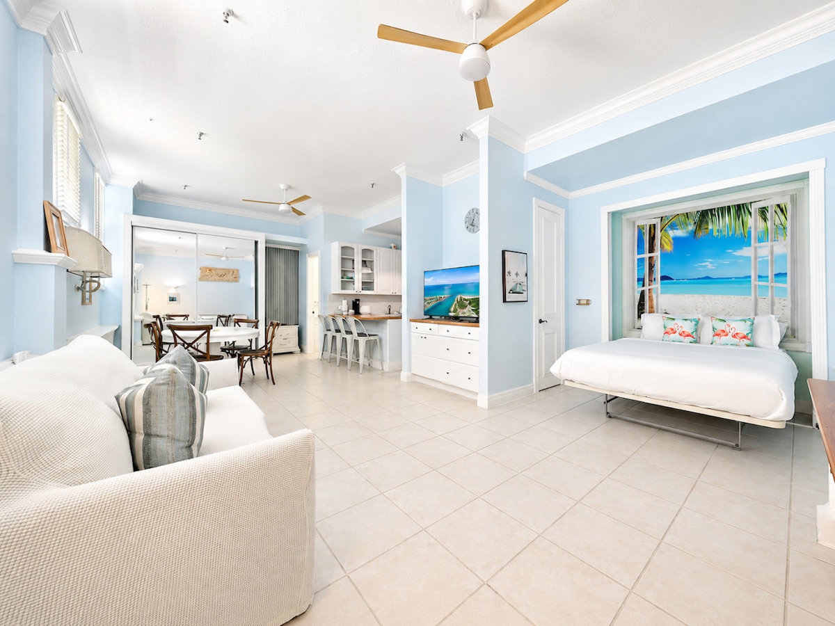 Poolside Retreat queen bed area